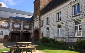 Le Chateau De Bed & Breakfast